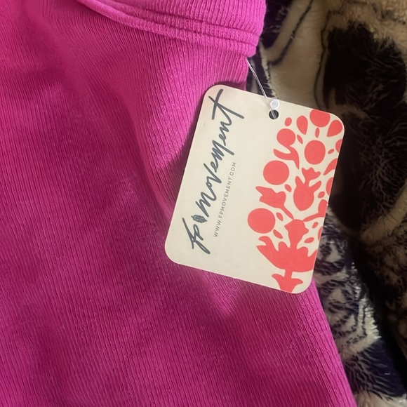 Go To Tank Free People Movement in Berry NWT SIZE M/L - Picture 5 of 5
